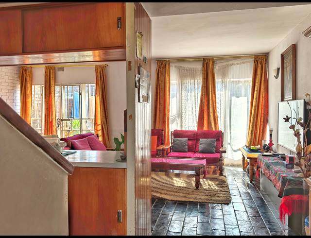 3 BEDROOM DUPLEX FOR SALE IN WINDSOR WEST